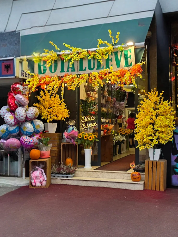 Florist duke krijuar buqetë